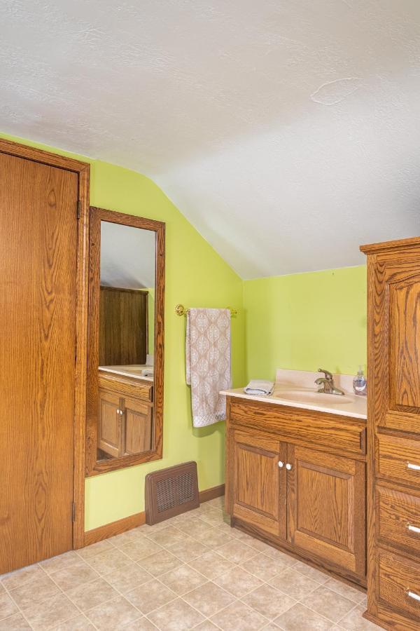 Weaver Ridge Manor Vila Millersburg Exterior foto